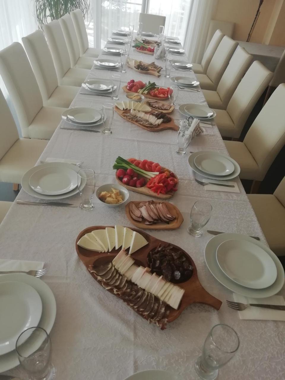 Pensiunea Mara Desesti Экстерьер фото